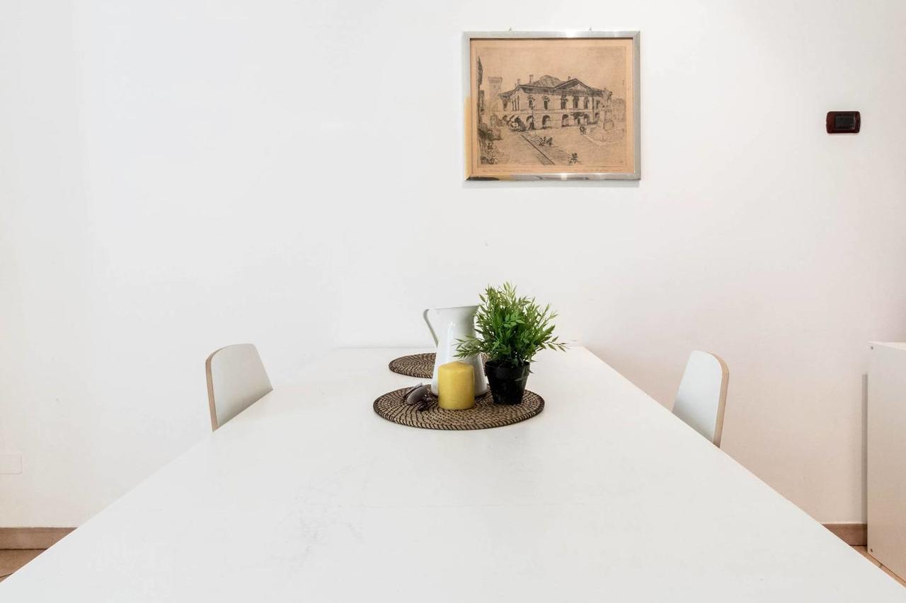 Hintown Spanish Walls Apartment *