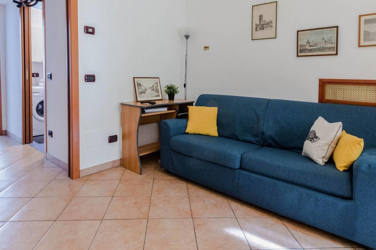 Hintown Spanish Walls Apartment