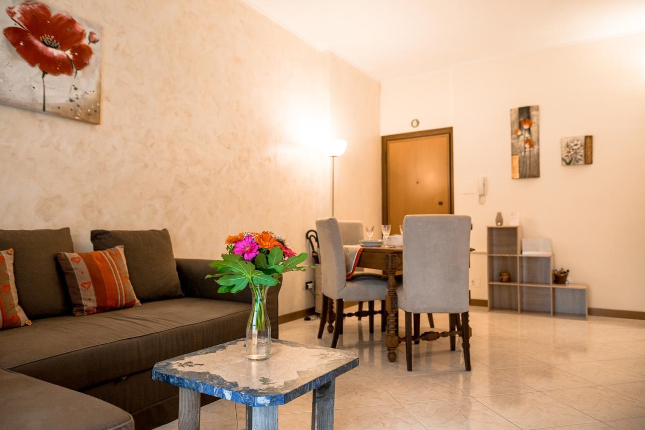 Lorenteggio Balcony Flat Apartment Milan