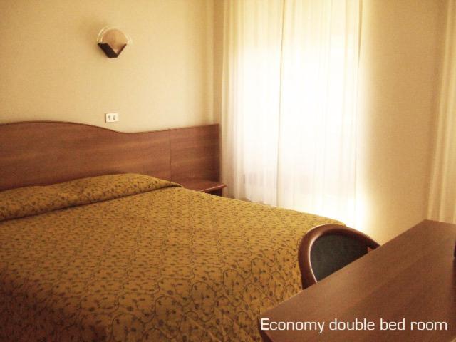 Monopole Hotel
