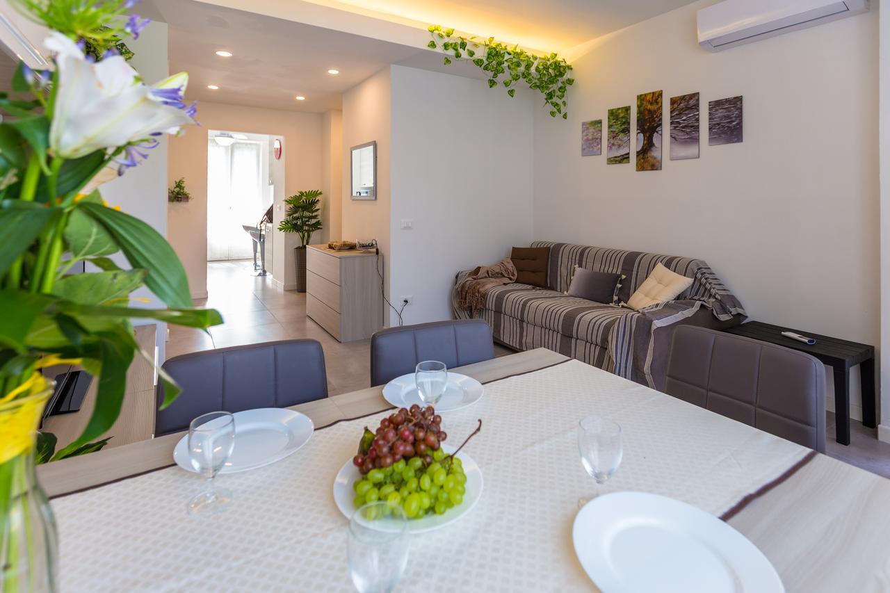 Business Balcony Flat Apartment