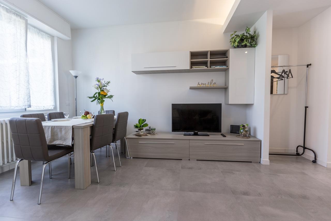 Business Balcony Flat Apartment Milan