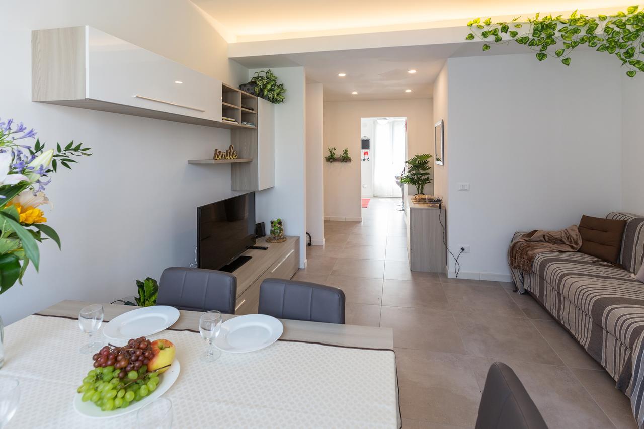 Business Balcony Flat Apartment *