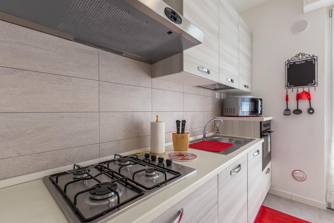 Business Balcony Flat Apartment *