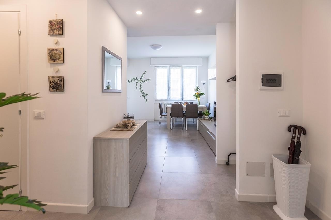 Business Balcony Flat Apartment *