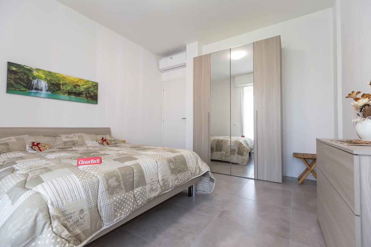 Business Balcony Flat Apartment *