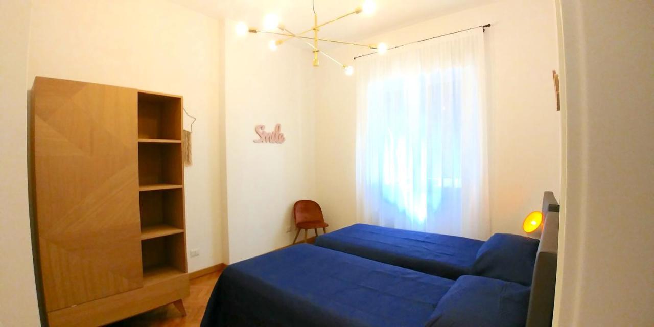 Roomy Duomo & San Babila Apartment *