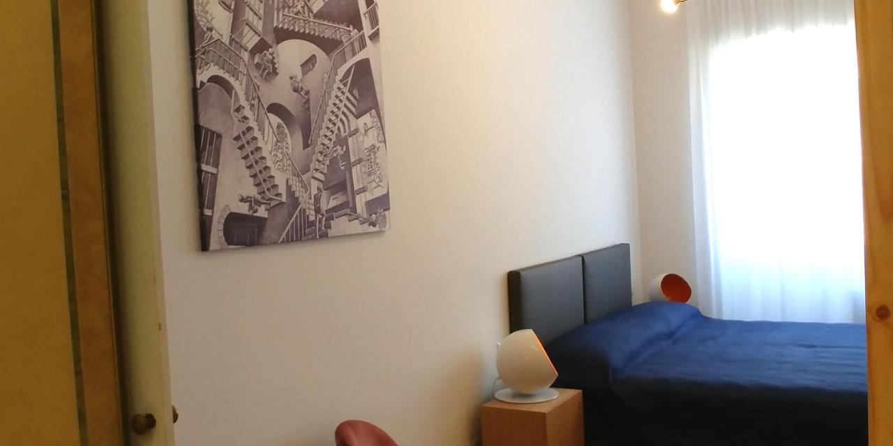 Roomy Duomo & San Babila Apartment Milan