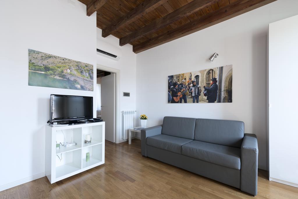 La Maison Del Capestrano * Milan