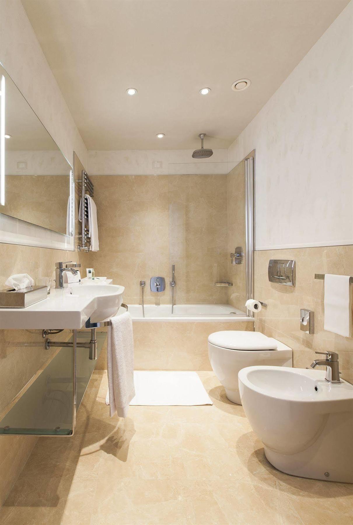Century Hotel 4*