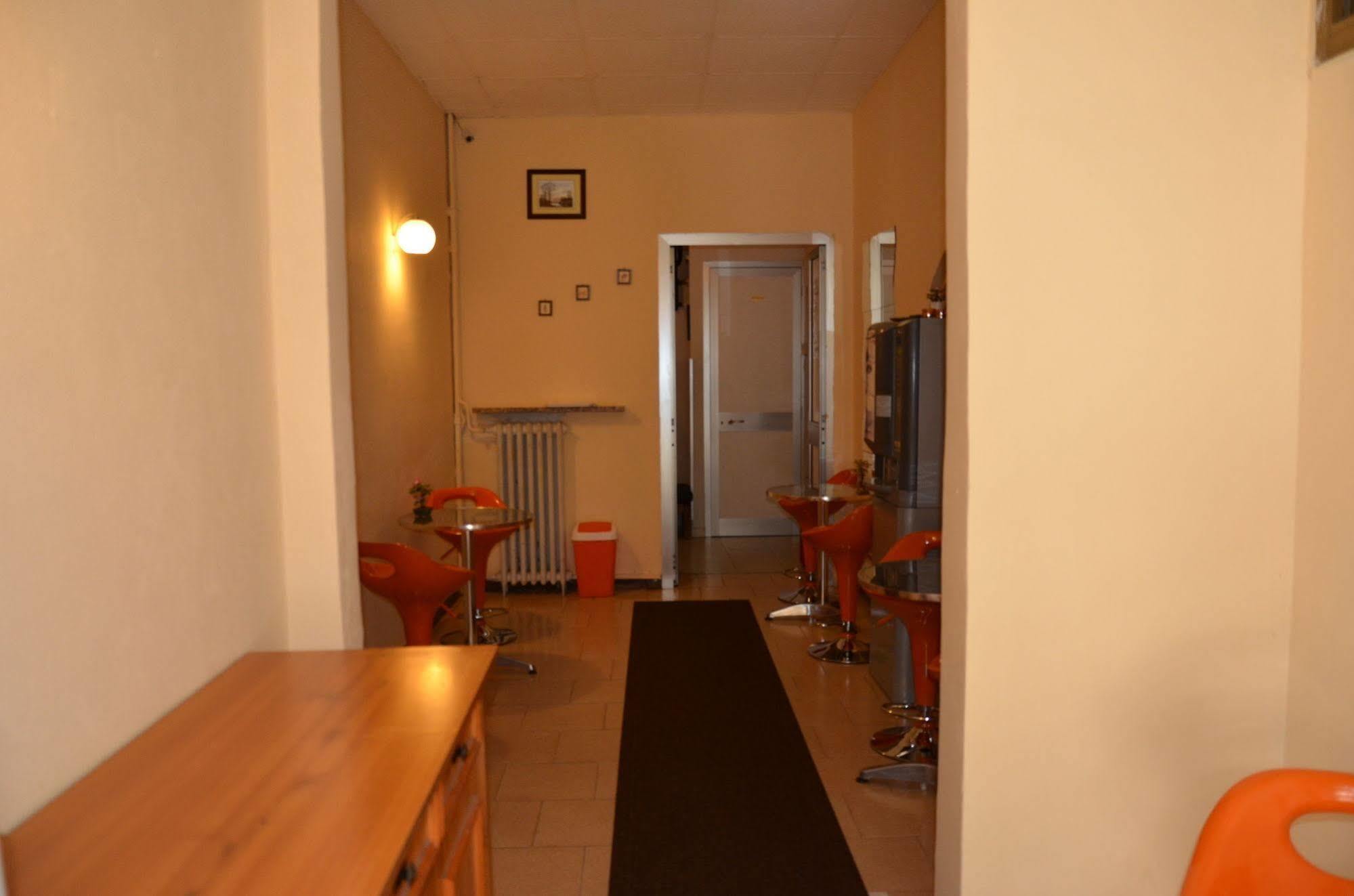 Hotel New *