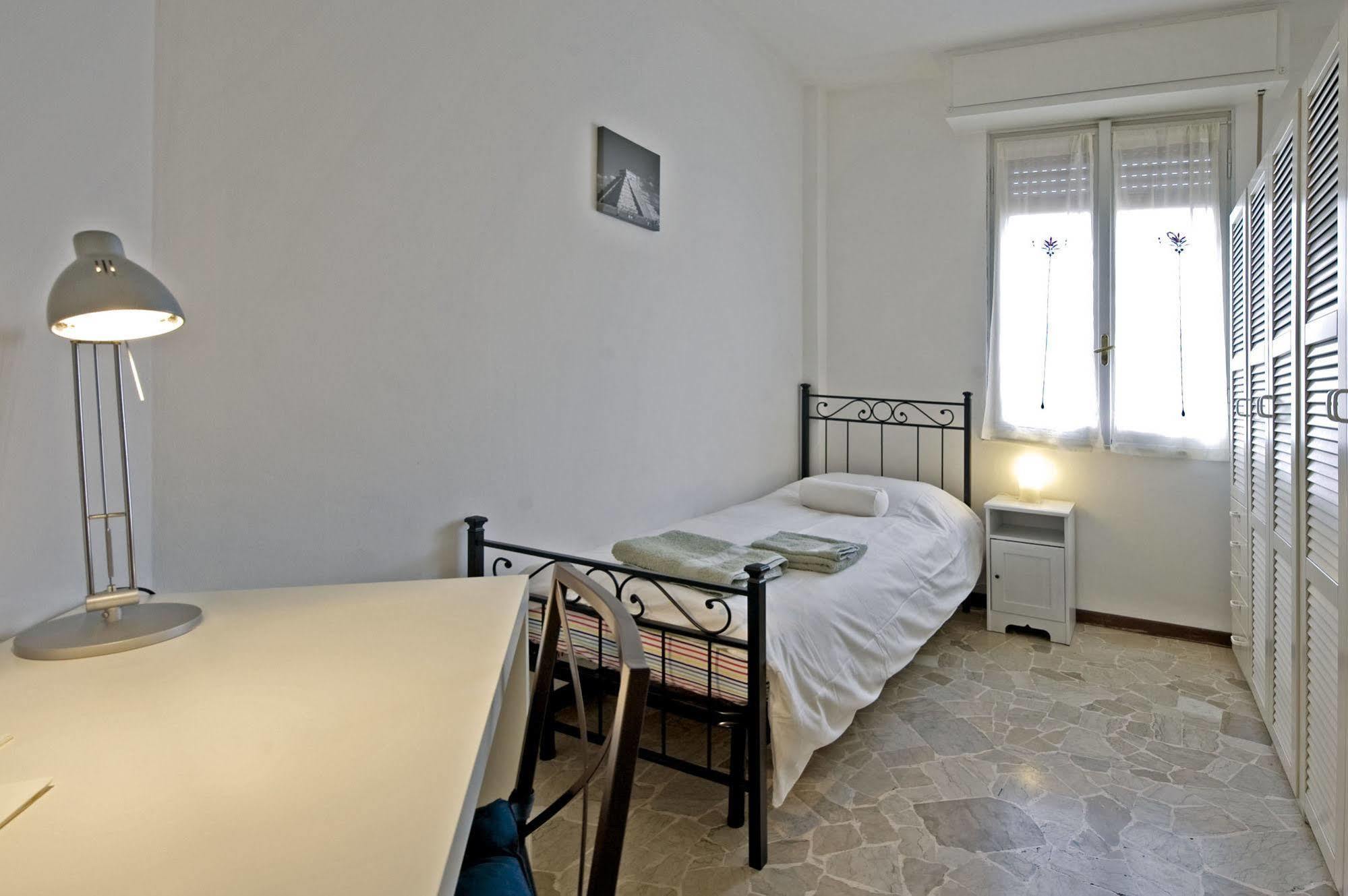 Chiesa Rossa Apartment Milan