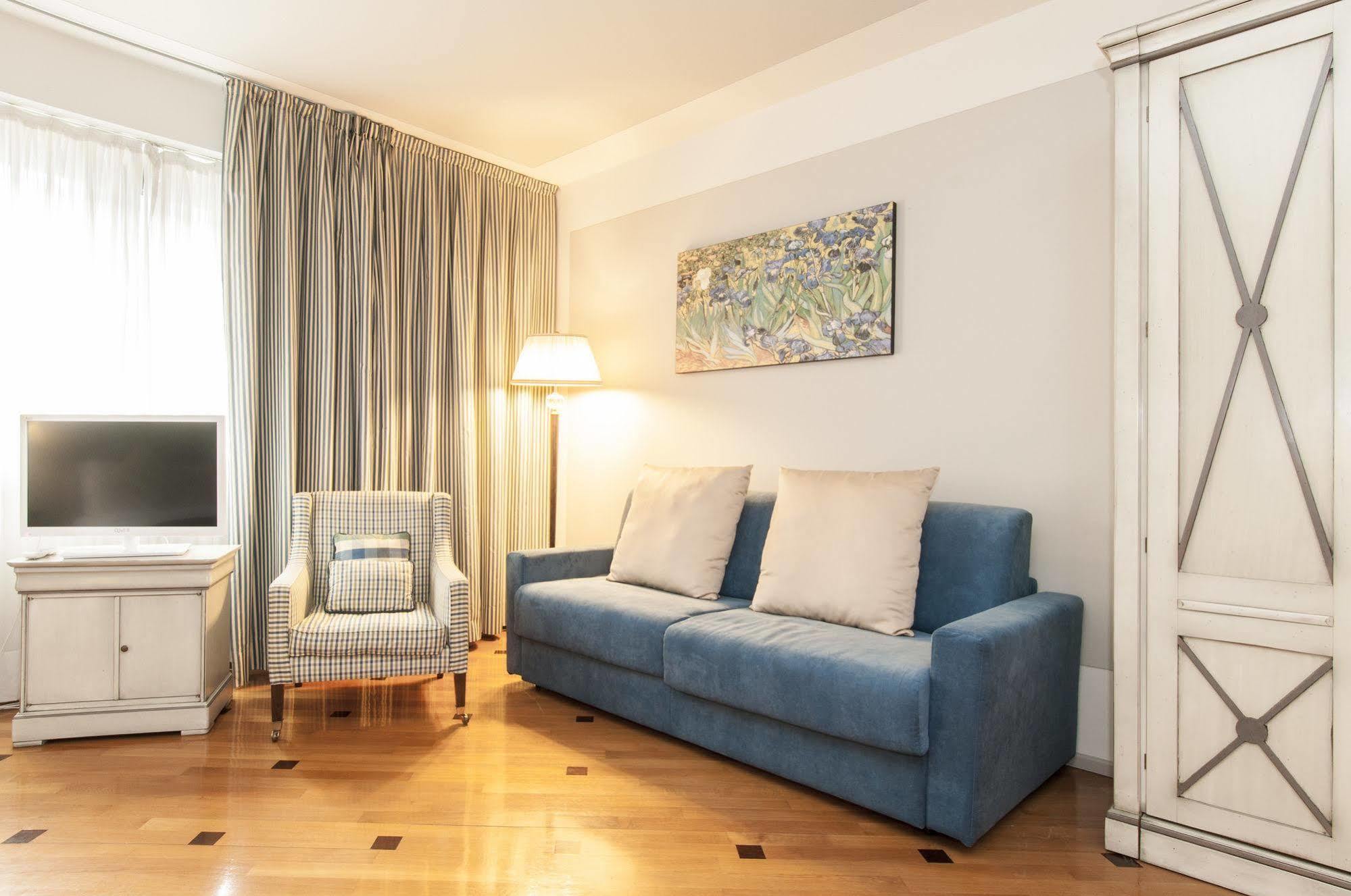 Hotel Royal Suites