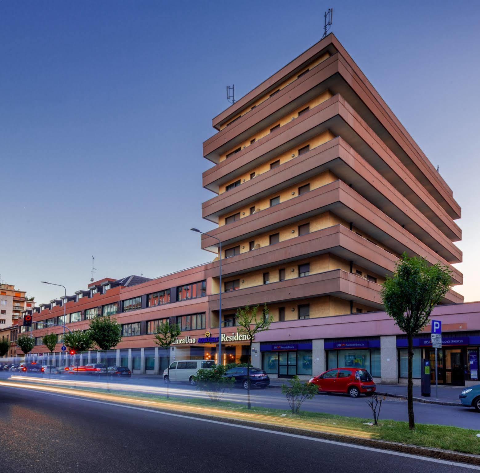 Unaway & Linea Uno Hotel 4*