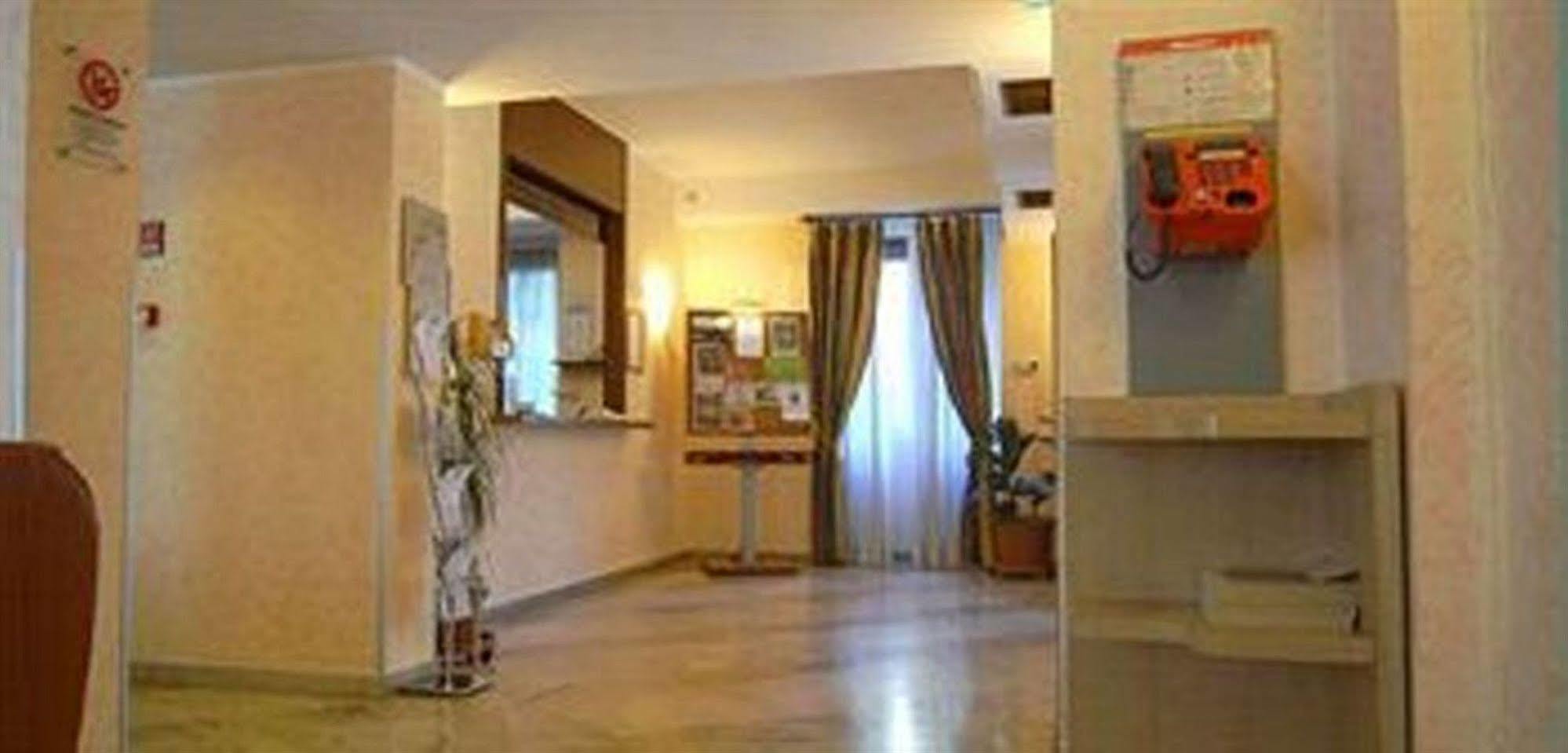 Ih Argonne Park Aparthotel 3*