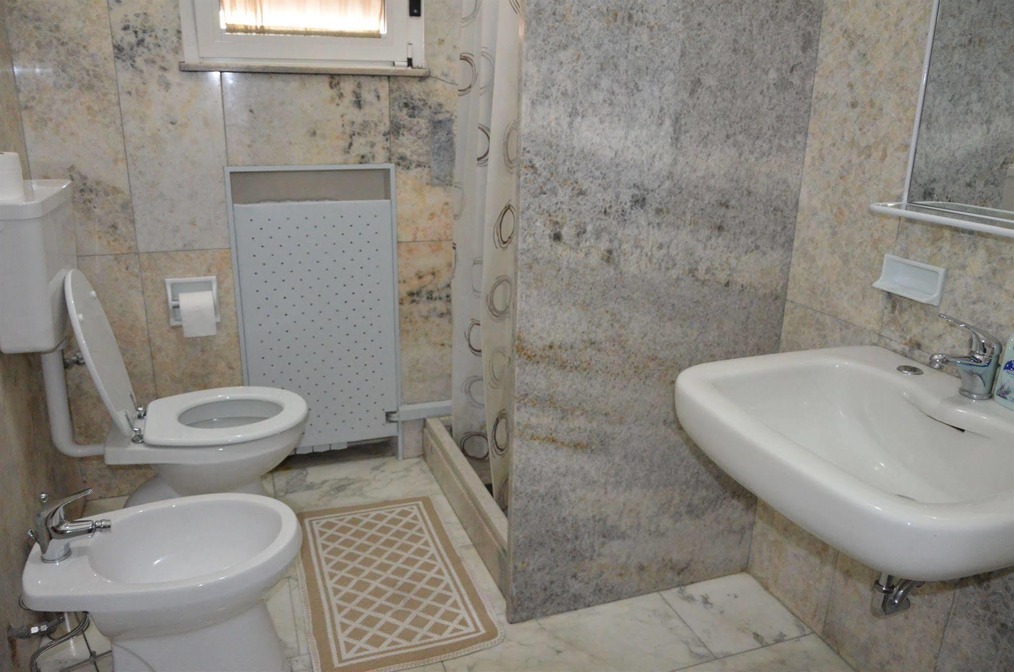 Cheta Guest house