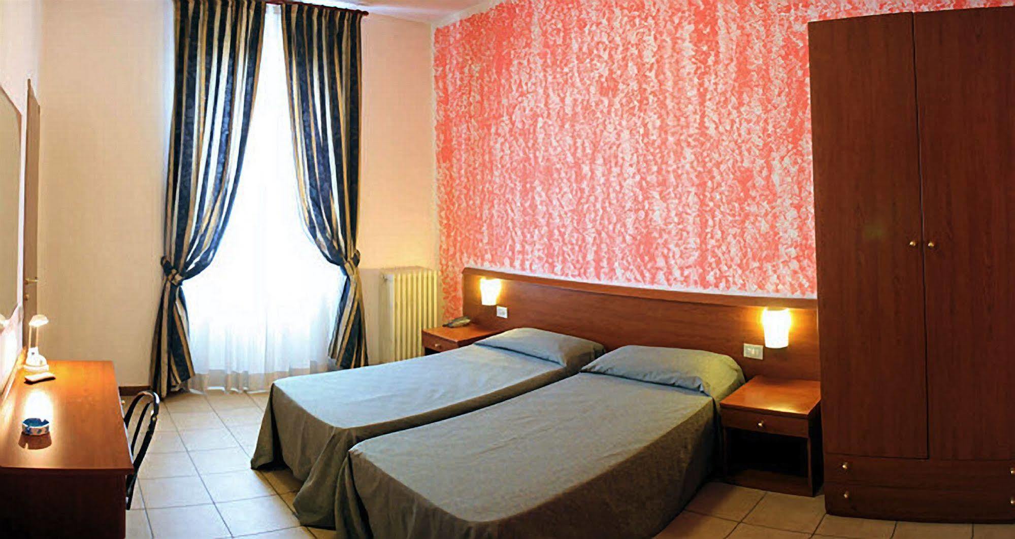 Hotel Paradiso 2*