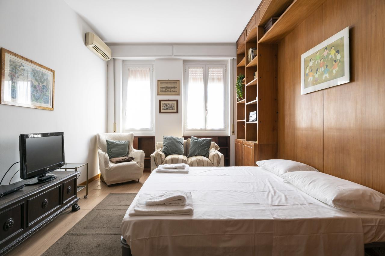 Via San Vincenzo Apartament -by Yoof Milan
