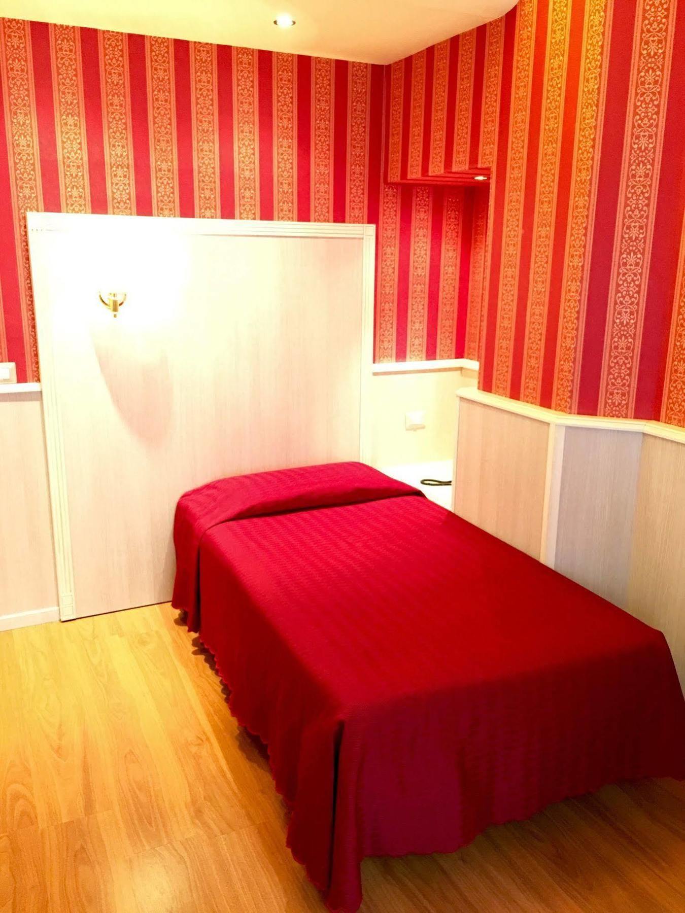 Garda Hotel 3*