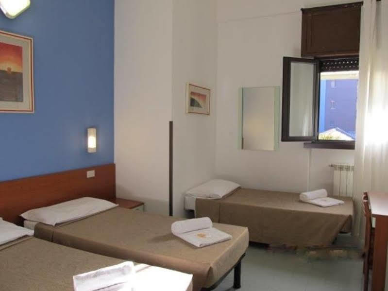 Ambrosiana Hotel *