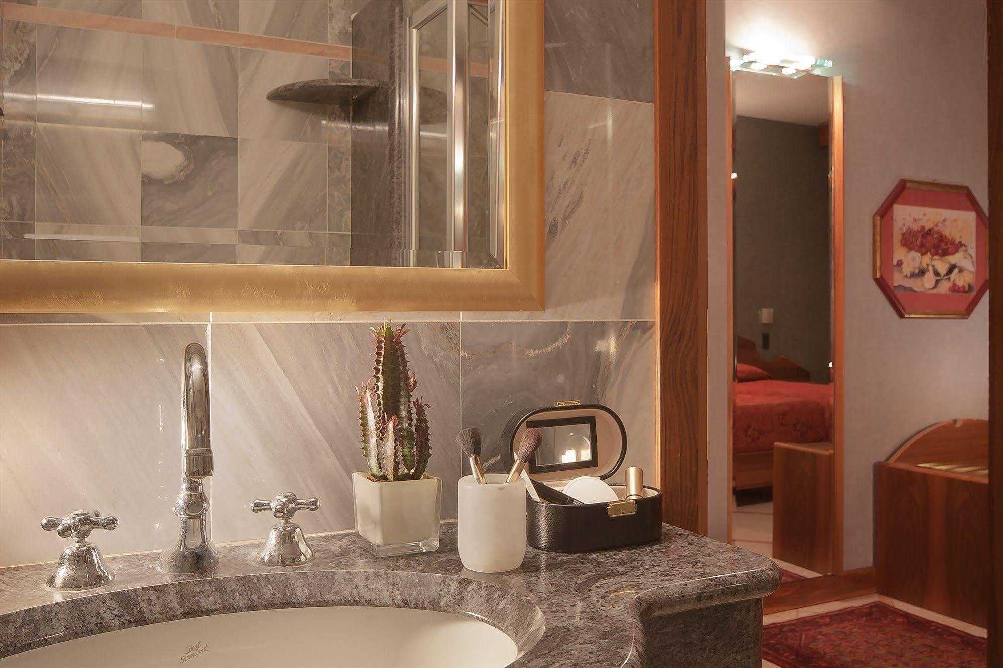 Hotel Sunflower Milan