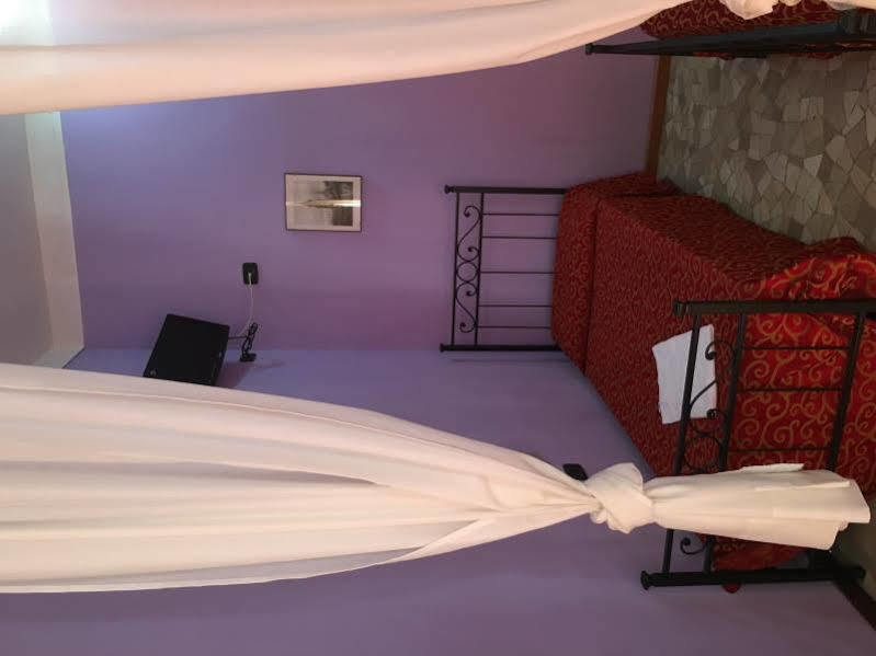 Vintage Hotel *