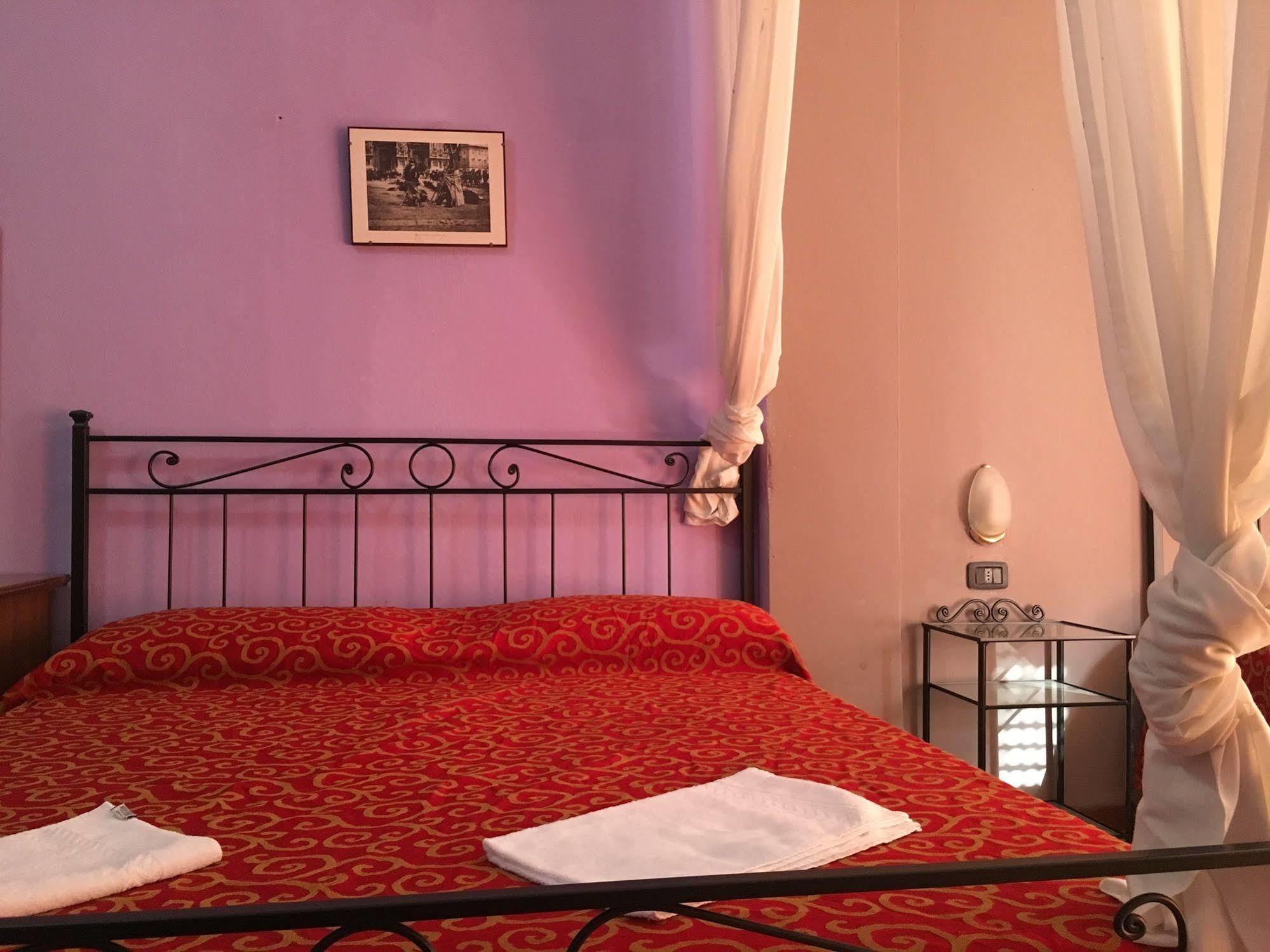 Vintage Hotel *