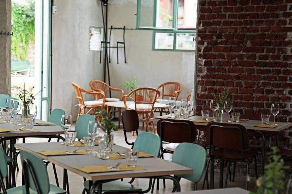 Un Posto A - All'interno Di Cascina Del 700 * Milan