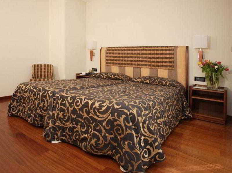 Western Madison Hotel 4*