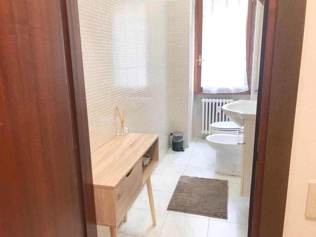 Center White Apartment *