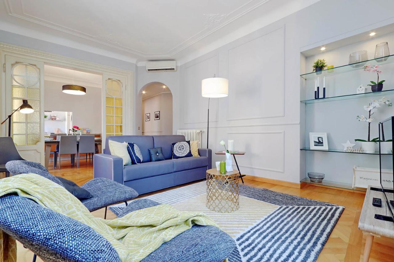 Apartment Altido Austere Elegance *