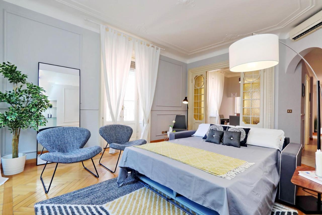 Apartment Altido Austere Elegance