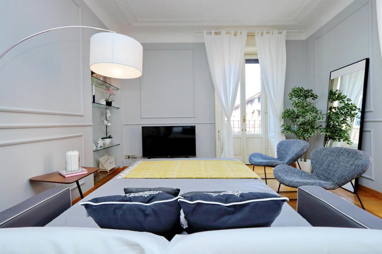 Apartment Altido Austere Elegance