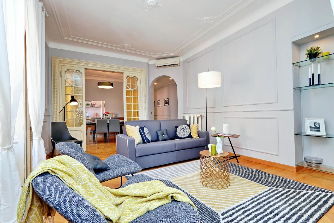 Apartment Altido Austere Elegance