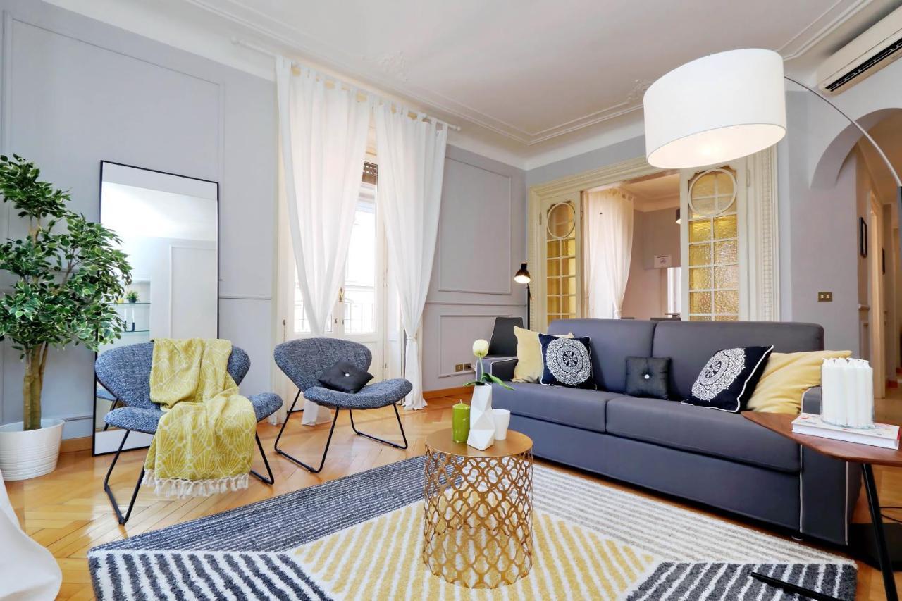 Apartment Altido Austere Elegance