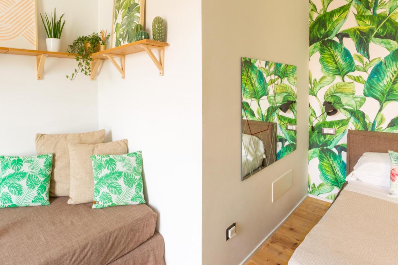 Duomo Views, Light, Jungle-inspired With Terrace Apartment Milan