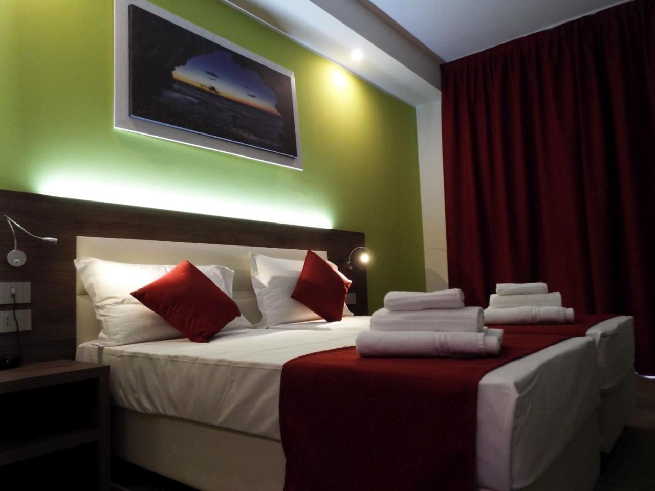 Stradivari Hotel 3*