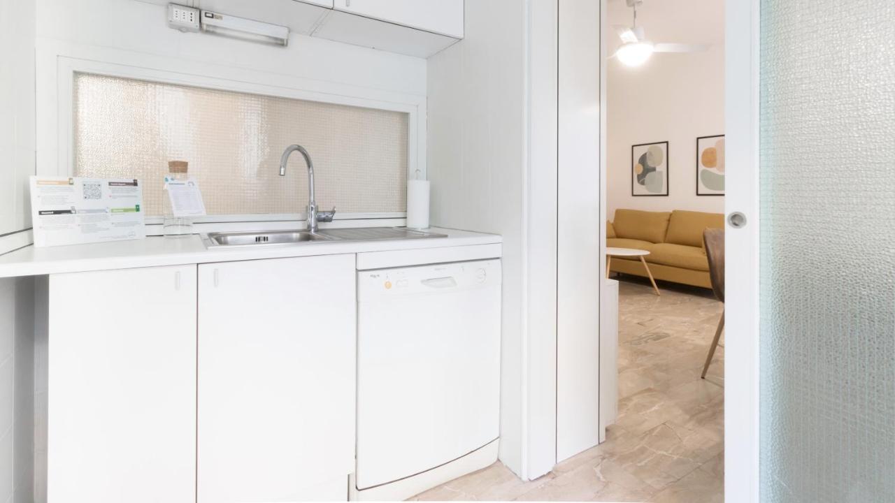 Italianway - Lazzaro Palazzi 6 * Milan