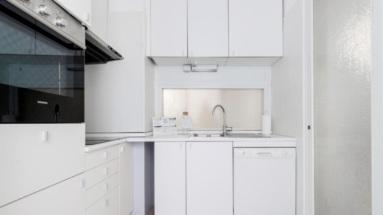 Italianway - Lazzaro Palazzi 6 * Milan