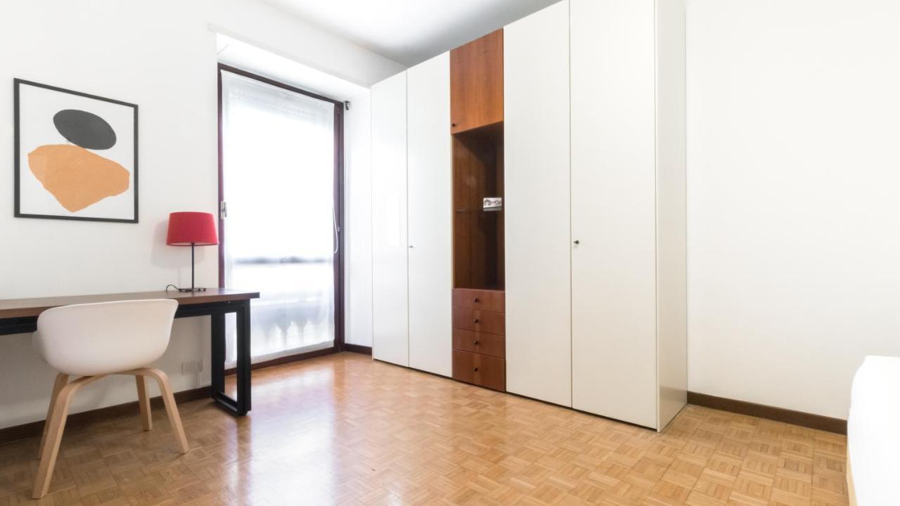Italianway - Lazzaro Palazzi 6 * Milan