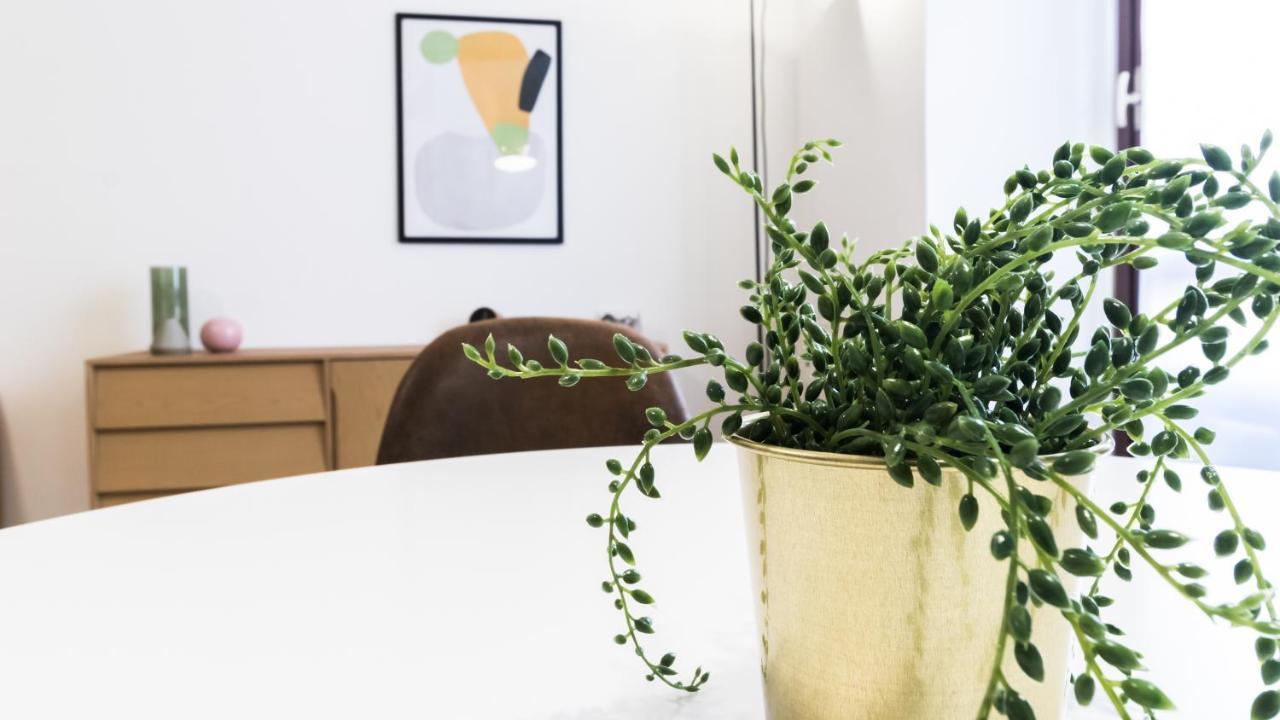 Italianway - Lazzaro Palazzi 6 * Milan