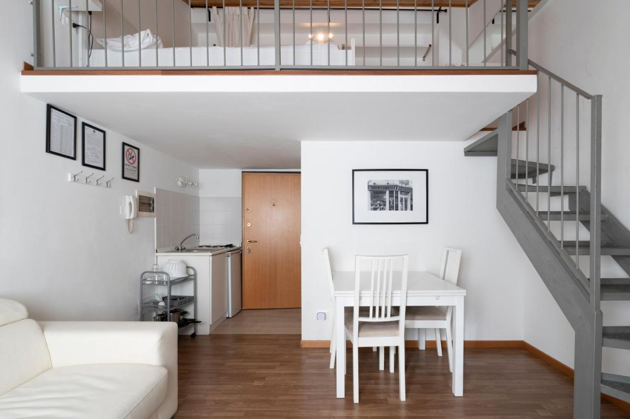 Cadorna Center Studio-by Flatscollection Apartment