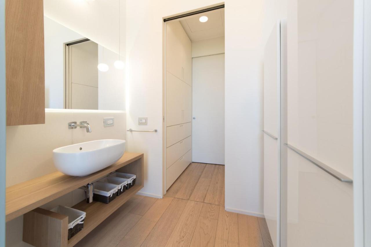 Stylish Elegant In Torre Solaria With Exclusive Milan's View Milan