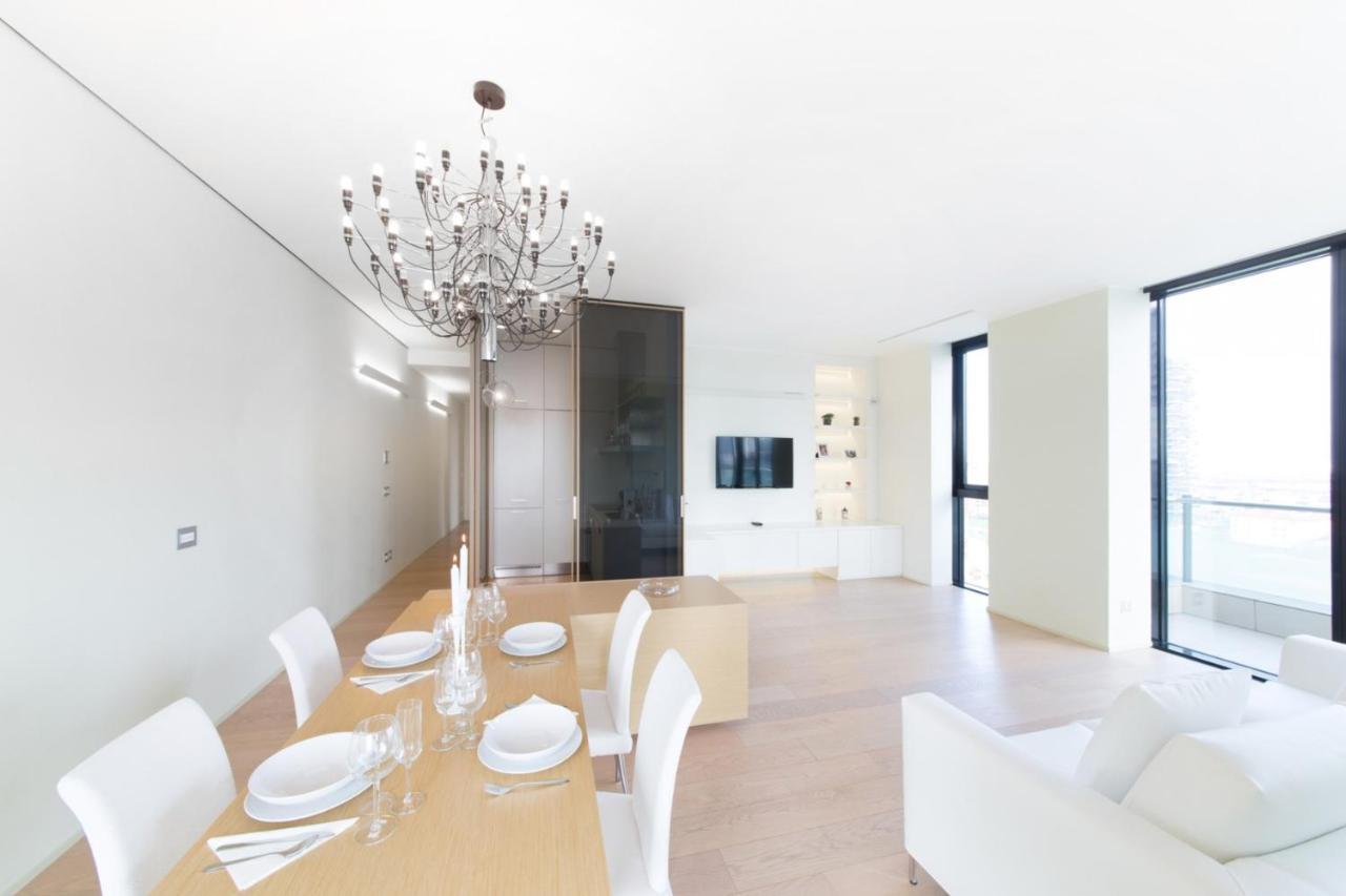 Stylish Elegant In Torre Solaria With Exclusive Milan's View Apartment
