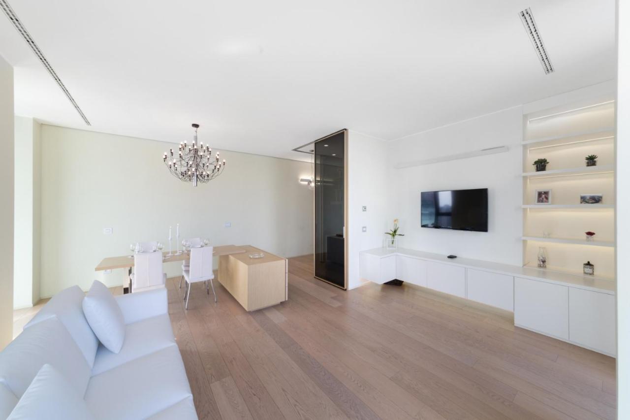 Stylish Elegant In Torre Solaria With Exclusive Milan's View