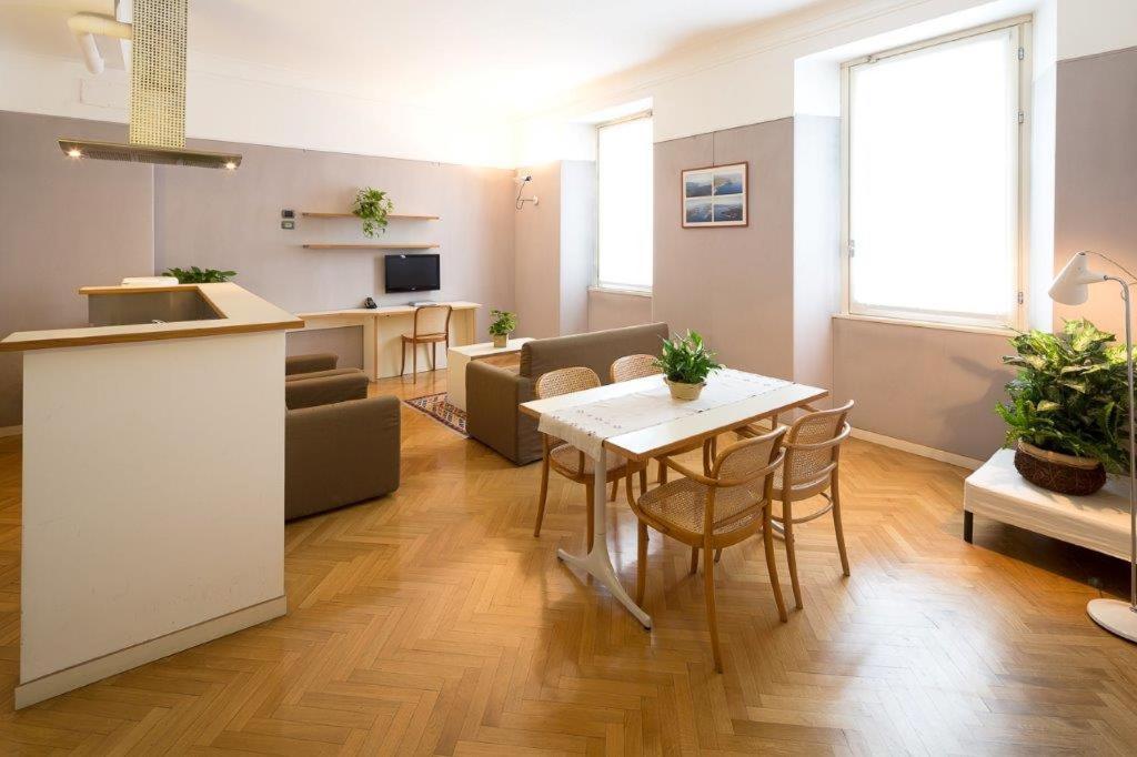 Apartment Borgonuovo Uno Milan