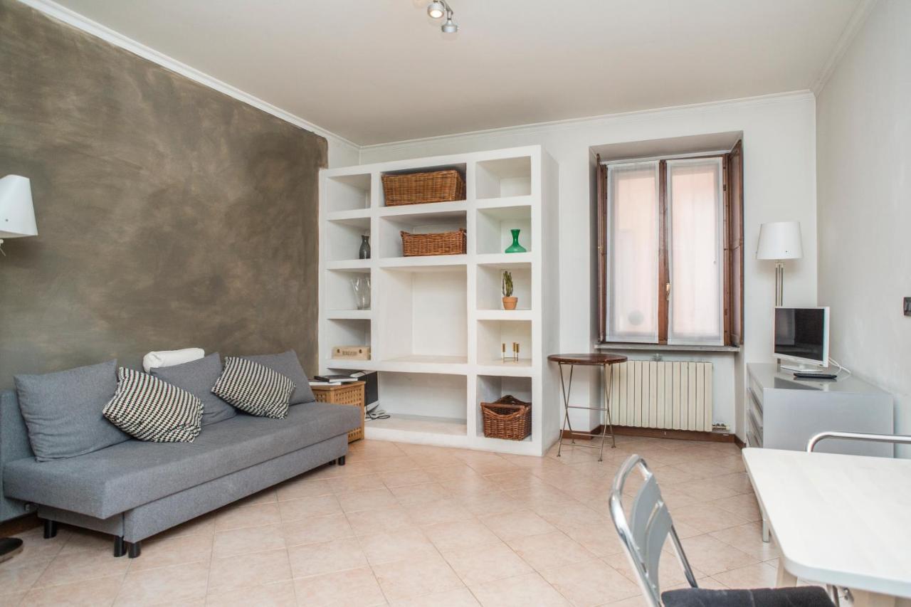 Living - Via Brera 23 *