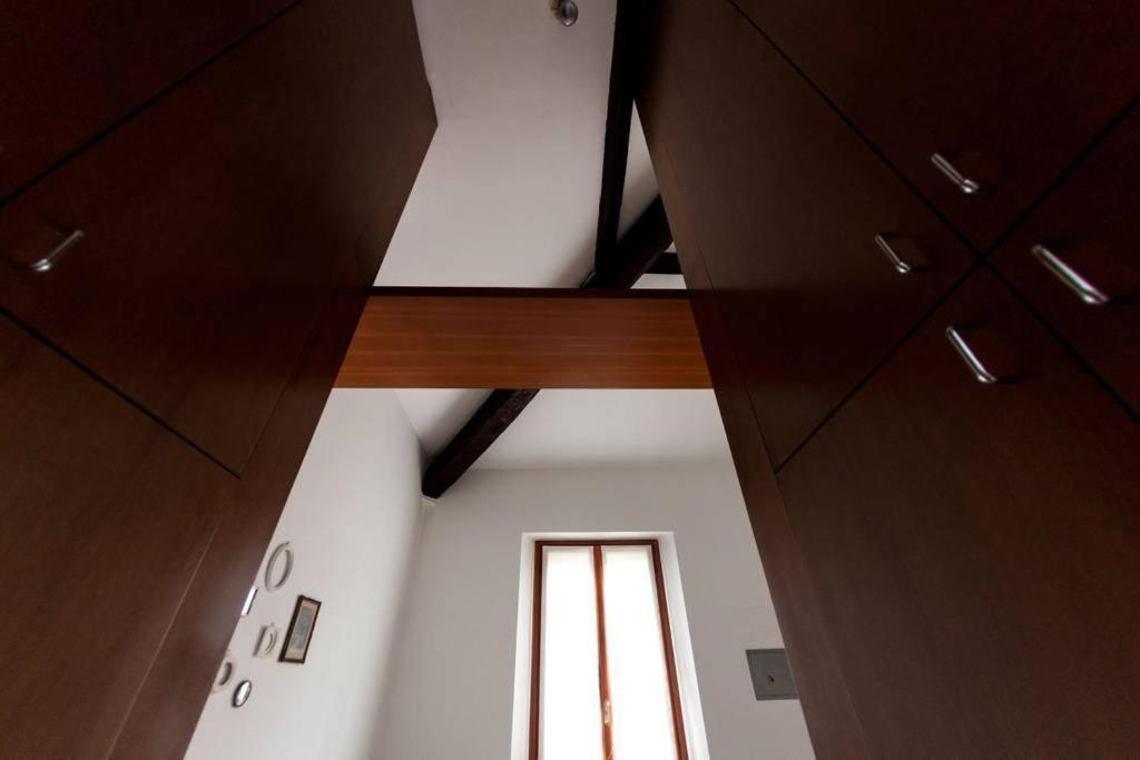 39 Via Guglielmo Silva Apartment *