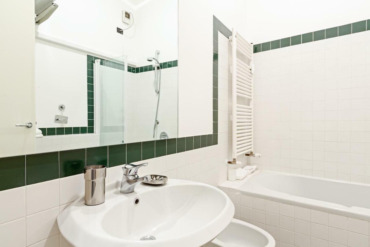 S. Maria Valle Roomy Flat Milan