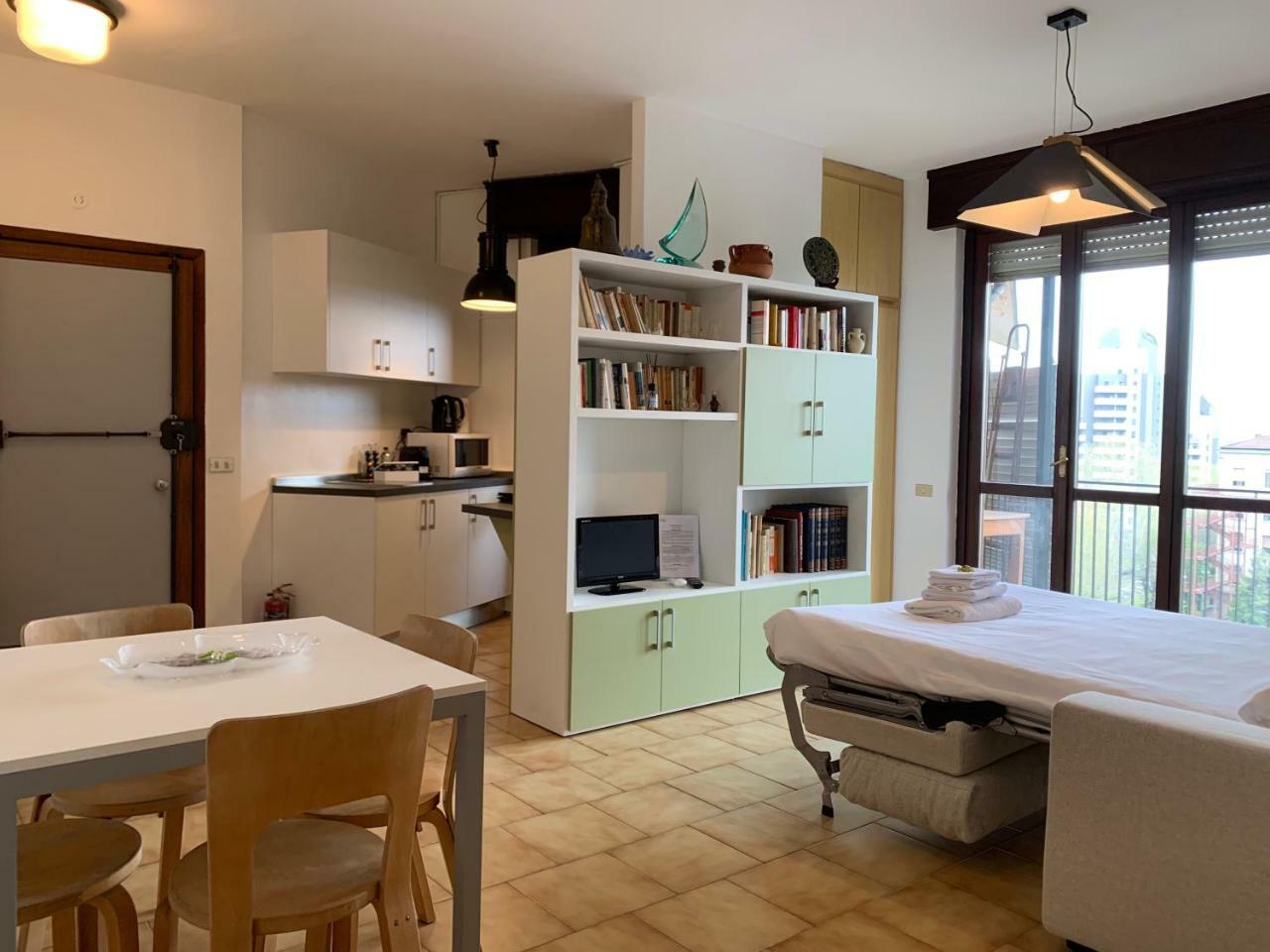 Kibilu - Fiera Milano, Vicinanze Rho, Linea Rossa Qt8 *